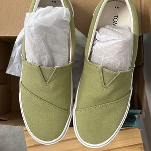 Brand new Toms Fenix Alpargata slip on-  size 8 in Cedar green